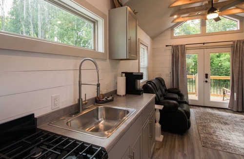 Canton Cottage | King Bed River Front Suite Cottage