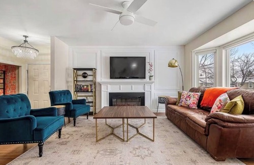 Parkland House | King Bed Sleeps 11 Perfect for Groups