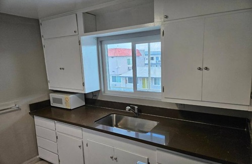Ridgecrest Apartment | King Bed|Smk|Ridgecrest CA