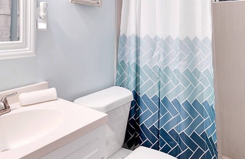 Lake Worth House | King Bed| Steps from downtown| 5 mins to Beach