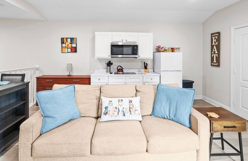San Jose House | King Bed Studio~ Near San Marco Nightlife &Dining~5 mins River