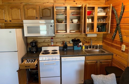 Grand Elk Ranch Resort | King Bed Studio- Resort Pool! Hot Tubs! Sleep 4! RMNP! Winterpark! Granby Ranch!