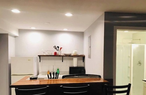 Primos Secane Apartment | ✪King Bed Studio✪ in Suburbs -Perfect Long Term Stay