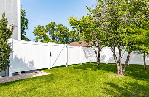 Bismarck House | King Bed Suite - Huge Game Room - 3 Floors
