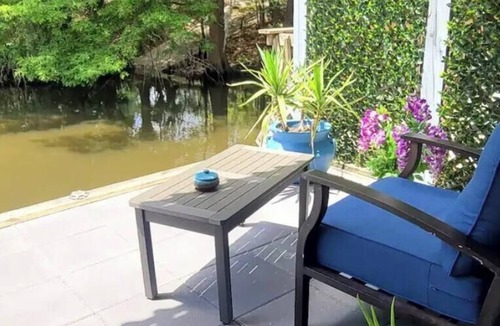 Forest Hills Apartment | King bed,waterfront with cold AC in quiet neighborhood
