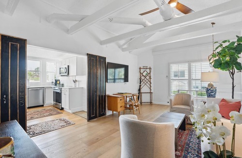 Old Naples Apartment | King Bedrooms, Two Blocks to Gulf, Shopping, and Dining in Old Naples