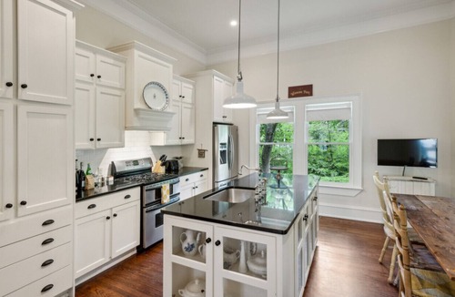 College Heights House | King Beds|Pets Welcome|Historic Queen Anne Cottage
