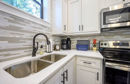 Hochatown Cabin | King BR+Gaming Loft, Hot Tub, Huge Patio!