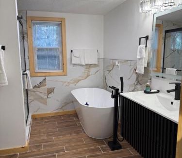 Hampden House | King Cabin