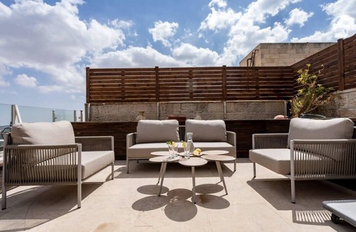 Mamilla Apartment | King David Penthouse 6BD/Parking/Pool, Awesome View Over The Old City