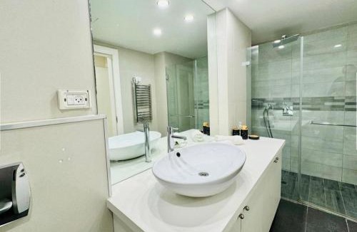 Mamilla Apartment | King David Residence 3BDR - Isrentals