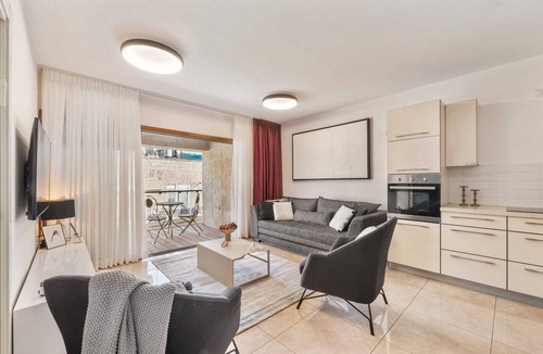 Jerusalem City Centre Apartment | King David Residence Luxury 3 BD/Pool/Gym/Parking