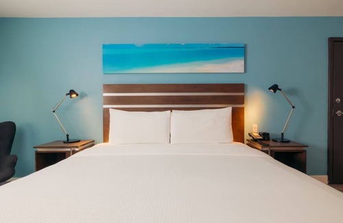 Harbor Hotel | King Deluxe w/Pullout Couch, The Cove Hotel, Heated Pool, Near The Queen Mary