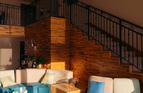 Harbor Hotel | King Deluxe w/Pullout Couch, The Cove Hotel, Heated Pool, Near The Queen Mary
