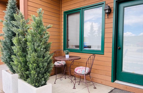 Granby Condo | King Hotel-Style Studio Near W RMNP + Pool & Hot Tubs