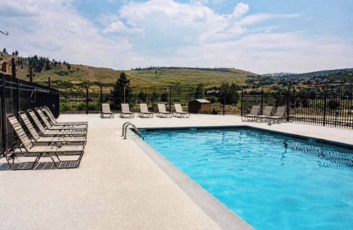Granby Condo | King Hotel-Style Studio Near W RMNP + Pool & Hot Tubs