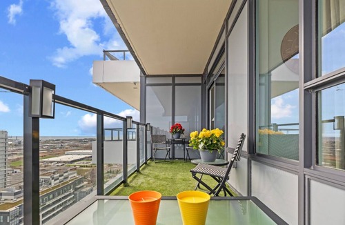 Pickering Condo | King Queen Beds, Deep tub, Huge Balcony near Pickering Casino