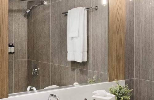 Teton Village Hotel | King Room, Gravity Haus, Mountain View, Ski Access, Village Charm