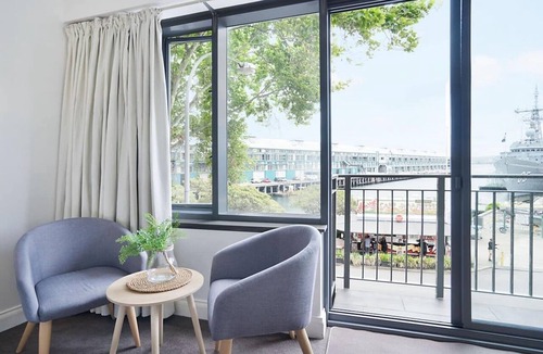 Woolloomooloo Apartment | King Size Studio With Water View, Walk To The City