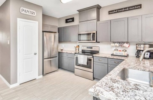 Northside House | King-sized master suite and 6 minutes away from Minute Maid Park & Toyota Center
