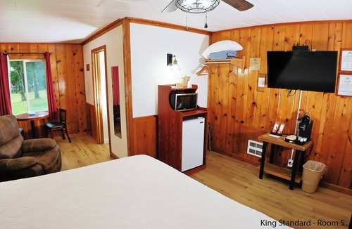 Florence Hotel | King Standard: Rustic Knotty Pine Retreat w/Recliner & Nature Vibes