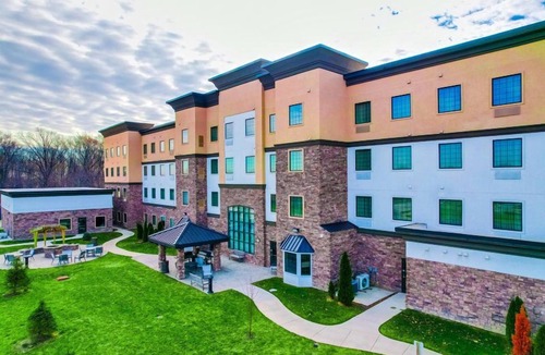 Lafayette Apartment | King Studio | Free Breakfast. Indoor Pool