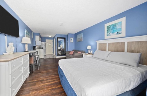Myrtle Beach House | King Studio - Great Ocean Views and Pools