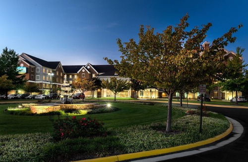 Chantilly Apartment | King Studio Near IAD | Free Breakfast + Shuttle to Airport + Corporate Area