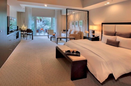 Doral Apartment | King Studio Suite w/Kitchen & Jetted Tub + Spa