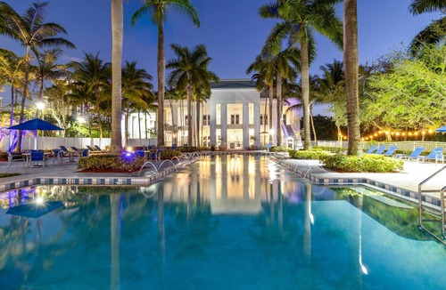 Doral Apartment | King Studio Suite w/Kitchen & Jetted Tub + Spa