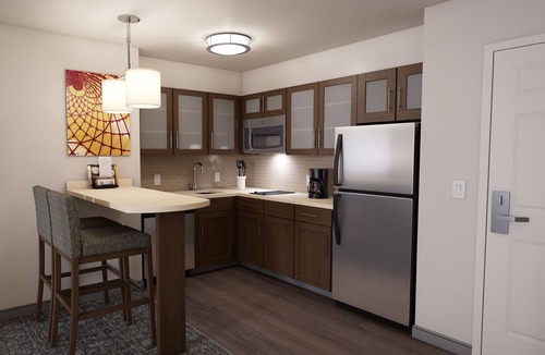 Vero Beach South Apartment | King Studio Suite w/Free Breakfast | Pool & Gym