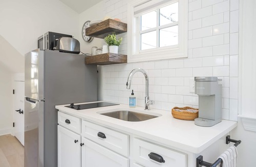 Historic Edgefield House | King Studio Walkable to Nissan Stadium