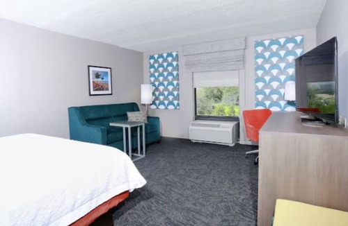 Wesley Chapel Hotel | King Study Suite w/Sofa Bed | Workspace + Fitness + Breakfast Included!