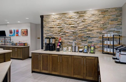 Sterling Heights Condo | King Suite | Free Breakfast, Pool & Gym Access!