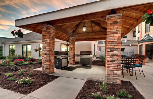 Middleton Condo | King Suite | Free Breakfast. Pool and Hot Tub
