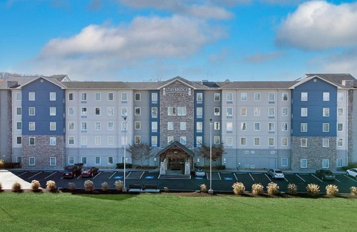 Oak Ridge Condo | King Suite. Free Breakfast. Pool & Gym. Great for Business Travelers!