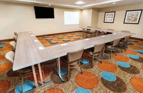 Newark Apartment | King Suite. Free Breakfast. Pool. Shared BBQ. Great for Business Travelers!