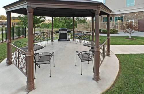 Rogers Condo | King Suite. Free Breakfast. Gym. Great for Business Travelers!