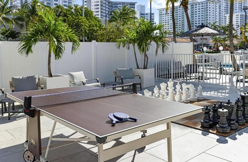 Galt Mile Hotel | King Suite Near Fort Lauderdale Beach