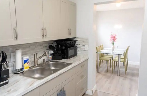 Pembroke Park House | King Suite + Secondary Bedroom Perfect for Long stay