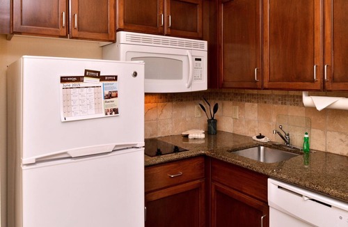 Aquia Harbour Apartment | King Suite | Shared Indoor Pool + Free Breakfast