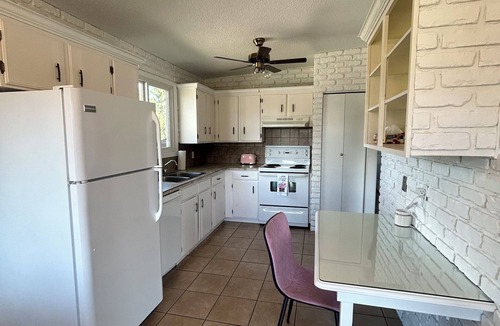 Canyon Meadows House | King suite/Sleeps 8/Spruce Meadows/Fish Creek