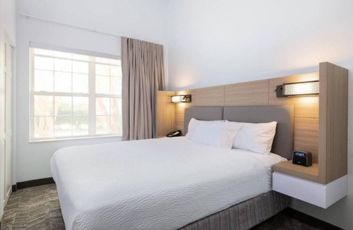 Williamsburg Hotel | King Suite | SpringHill Suites | Historic Triangle, W&M, Golf