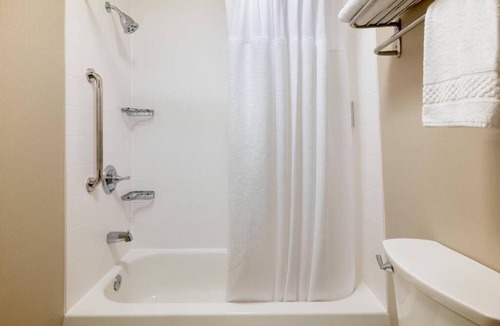 Williamsburg Hotel | King Suite | SpringHill Suites | Historic Triangle, W&M, Golf