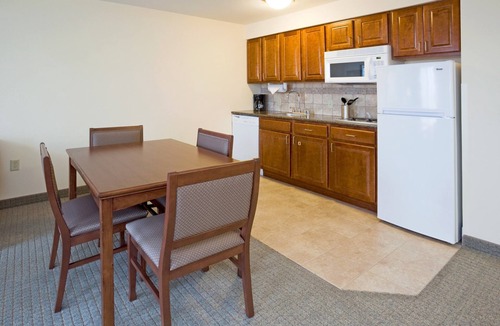 Summit Apartment | King Suite w/Dedicated Conference Table