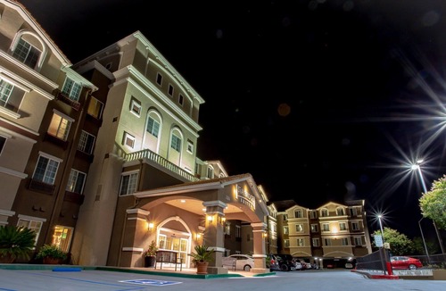 Milpitas Apartment | King Suite w/Full Kitchen & Pool | Free Breakfast