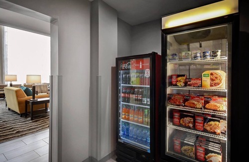 Holland Apartment | King Suite w/Pool & Breakfast | Near Downtown