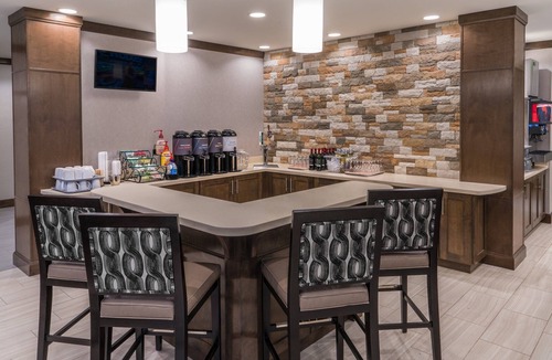 Midtown Anchorage Apartment | King Suite With Walk-In Shower & Free Breakfast