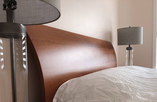 Fraserview House | KingBed&Jacuzzi&Quiet 5BRHome w/ RoofPatio NearAirport 20mins from Downtown Van