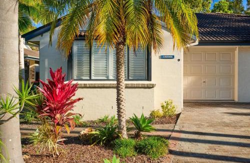 Black Head Apartment | Kingfisher Apartment